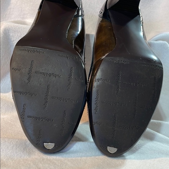 Ruby and Bloom Black and Brown Patent Leather Heels rounded toe like new - Picture 9 of 14